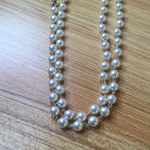 Jewelry - Single long pearl necklace